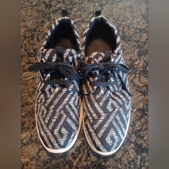 Toms Shoes - *SOLD* TOMS Del Rey Women's Sneakers Size 10